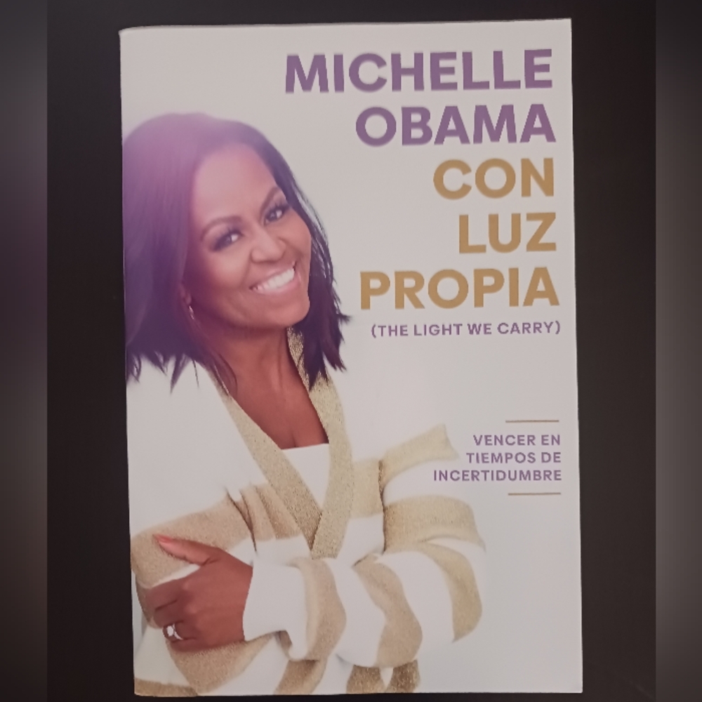 Michelle Obama 'Con Luz Propia' Book